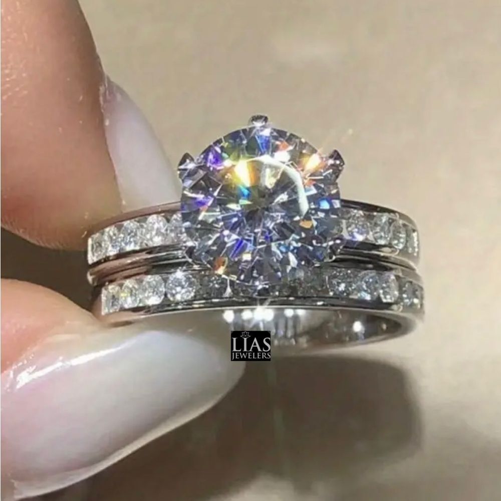 New 18k white gold wedding ring set